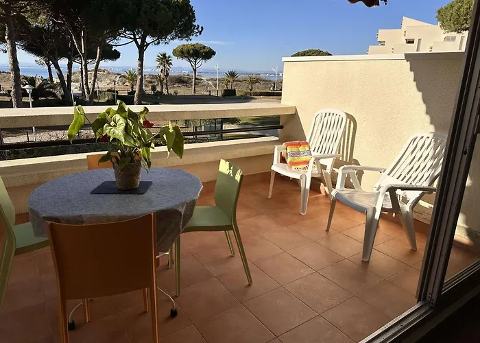 2 Pieces Avec Terrasse, Parking Prive - Fr-1-731-90 Ле-Гро-дю-Руа